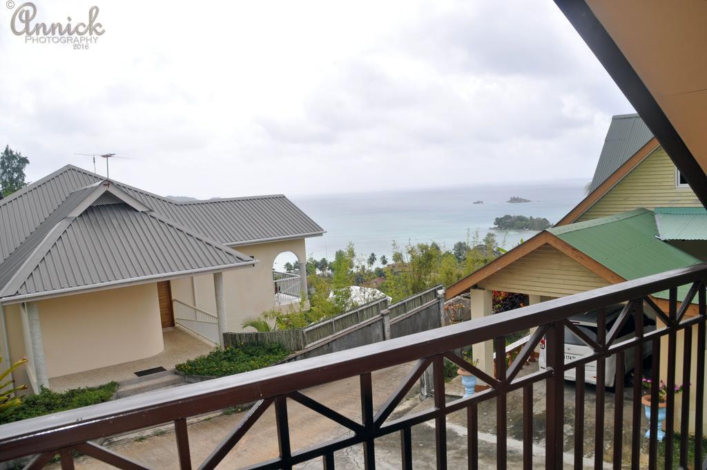 Mountain Lodge Anse Volbert Village Kültér fotó