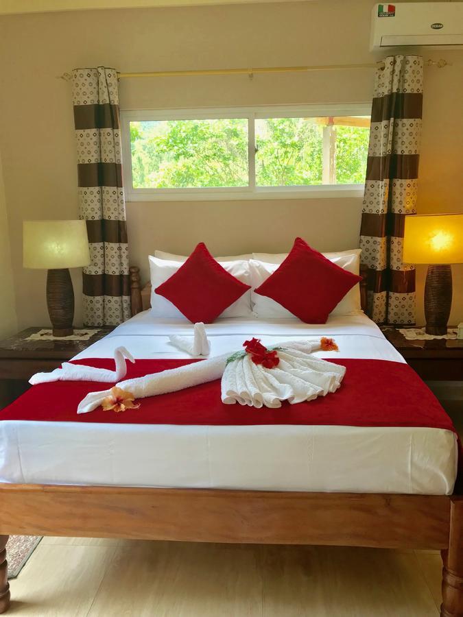 Mountain Lodge Anse Volbert Village Kültér fotó